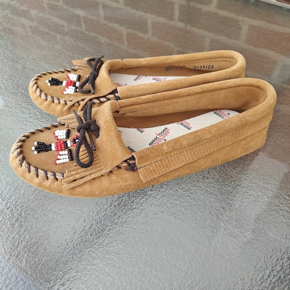 Minnetonka Women’s Thunderbird Animikii Softsole Moccasins 7 Suede, Beaded - Picture 2 of 9